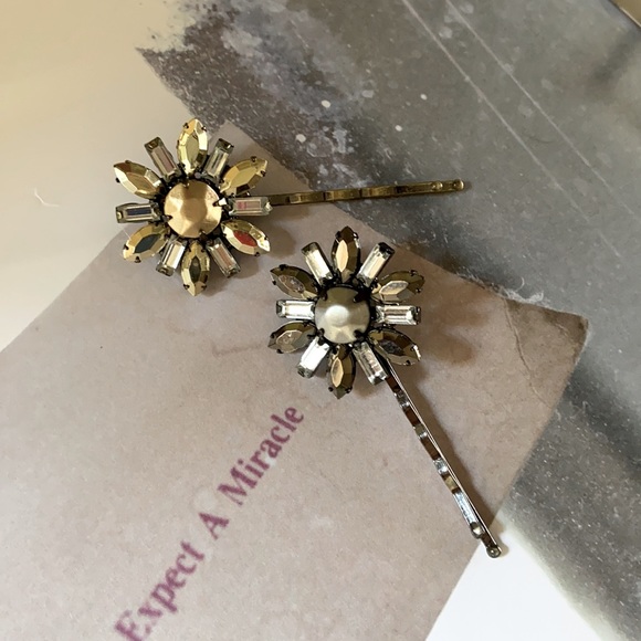 Anthropologie Crystal Flower Bobby Pin Set